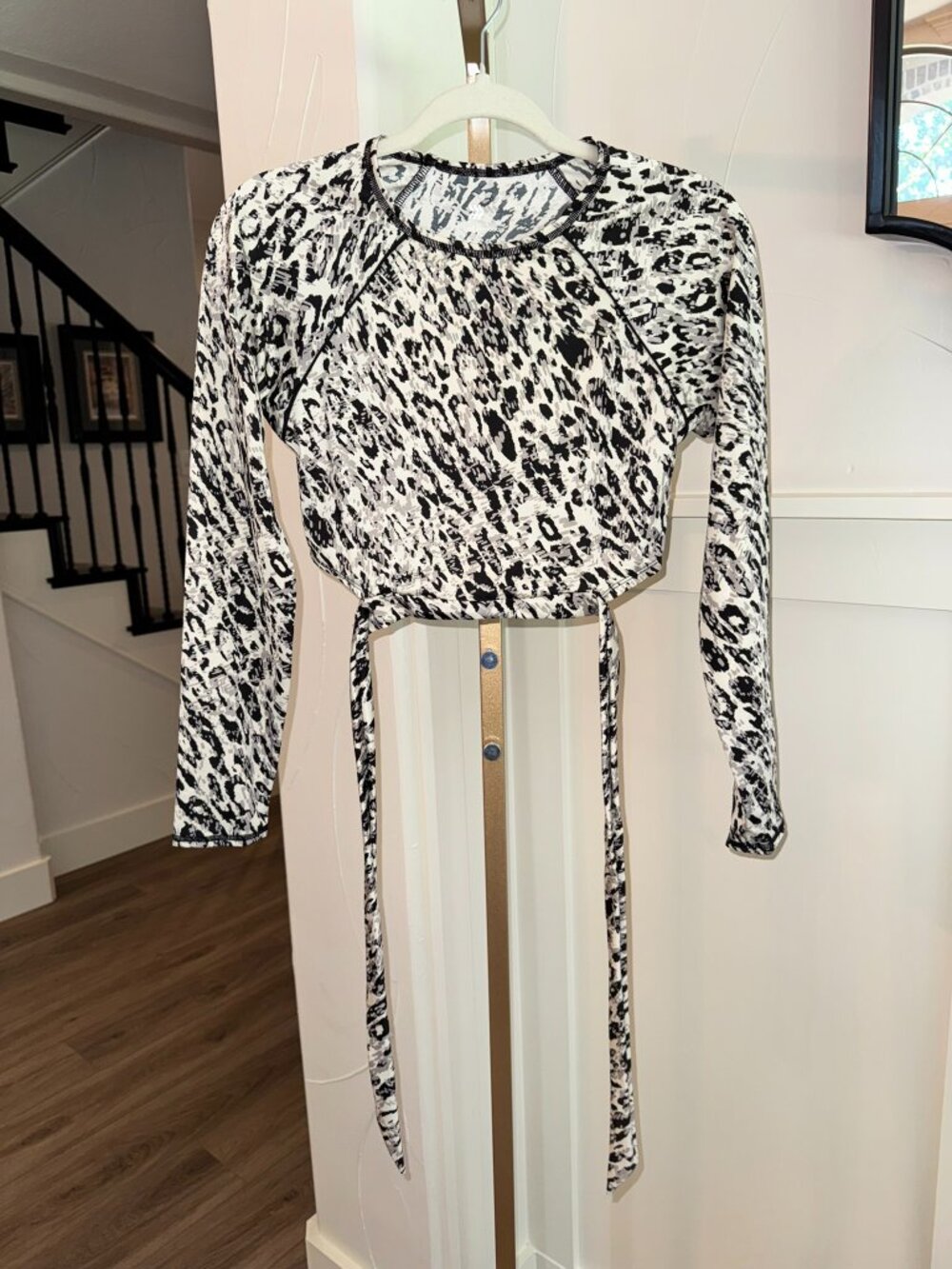 🐆 All in Motion Leopard Cropped Rash Guard Top M